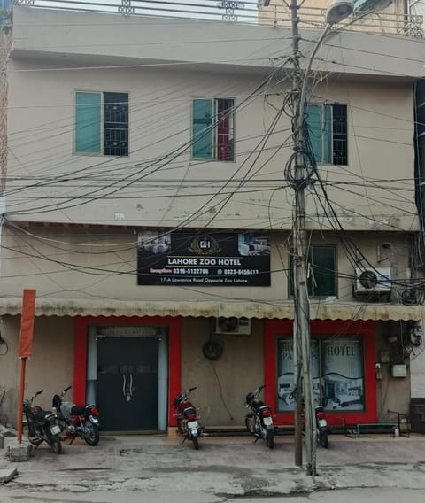 Property building, Day, City view, Street view, Parking