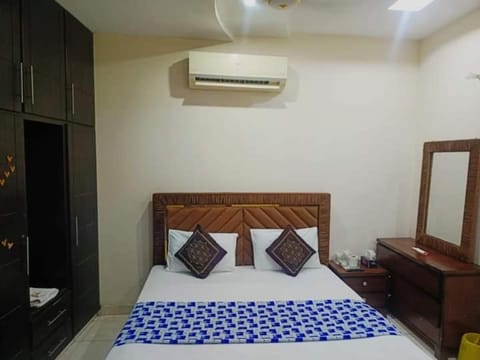 Bed, Photo of the whole room, Bedroom, air conditioner