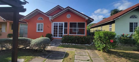 Villa in Hartland Estates, Priory Ocho Rios JA House in St. Ann Parish