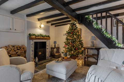 Living room, Seating area, fireplace, fireplace