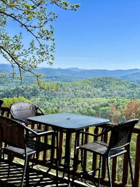 UNQUESTIONABLY the BEST VIEWS in North Georgia House in White County