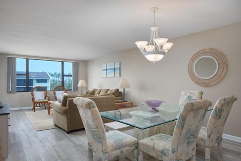 Gorgeous Beachfront Condo at Loggerhead Cay House in Sanibel Island