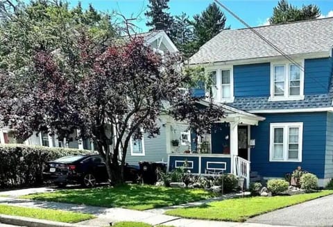 Charming 1925 Craftsman Home Hotel in Poughkeepsie