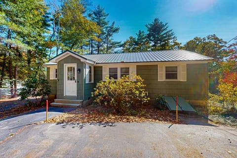 Duncan Cottage House in Effingham