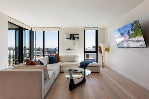 TV and multimedia, View (from property/room), Balcony/Terrace, Living room, Seating area, Evening entertainment