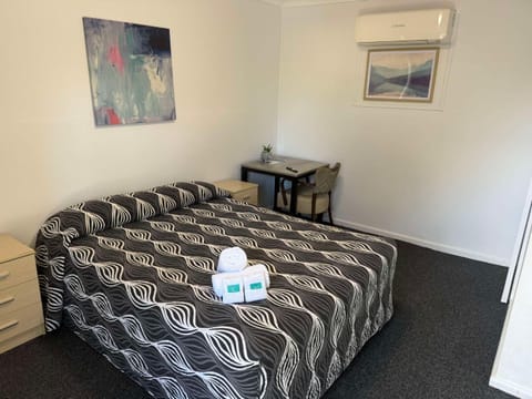 Manning River Motel Hotel in Taree