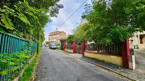 Property building, Day, Neighbourhood, Natural landscape, Street view