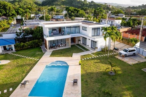 Property building, Spring, Day, Neighbourhood, Bird's eye view, Garden, Mountain view, Street view, Swimming pool, Location, Parking