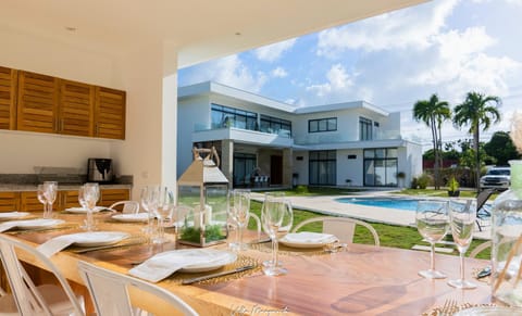 Property building, Patio, Day, Dining area, Pool view, Swimming pool, sunbed