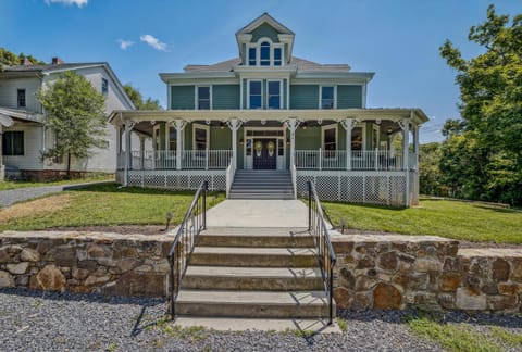 The Grand Castalian Inn Bed and Breakfast Bed and Breakfast in Berkeley Springs