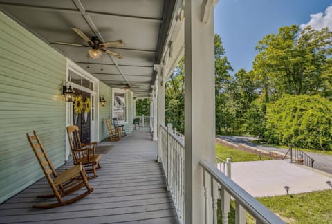 The Grand Castalian Inn Bed and Breakfast Bed and Breakfast in Berkeley Springs