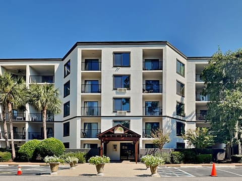 Ocean Walk 106 Manor Apartment in South Forest Beach