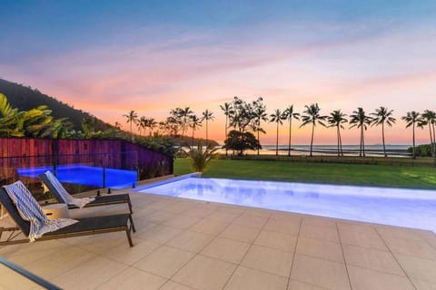 Natural landscape, Sea view, Swimming pool, Swimming pool, Sunset, sunbed