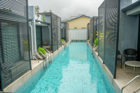 Property building, Day, Pool view, Swimming pool