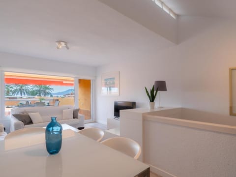 Apartamento en La Manga - Piscina Comunitaria, 1 km de la playa - ES-220-63 Apartment in La Manga