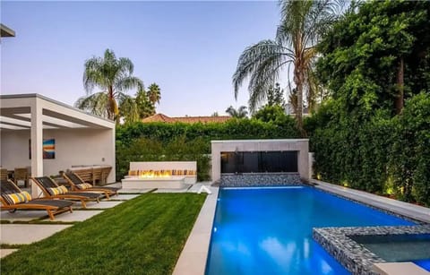 Cumpston Oasis Villa in Sherman Oaks