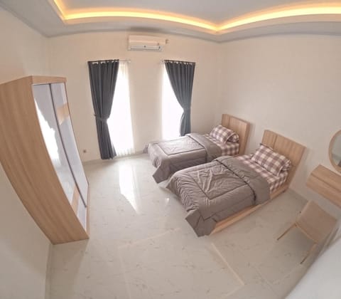 Bed, Seating area, Bedroom