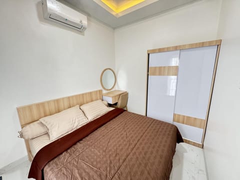 Bed, Bedroom, air conditioner