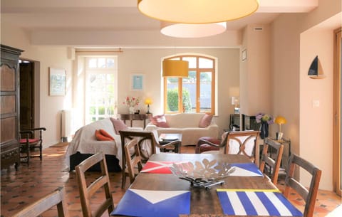 Lovely Home In Perros-guirrec With Wifi Maison in Perros-Guirec
