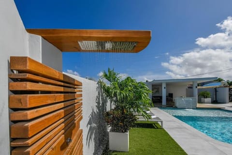 NEW Luxury 5BR Villa - Casa Graziano by Bocobay Villa in Noord