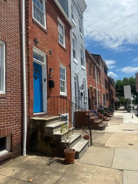 Taca's Townhome with Private Roof Deck House in Baltimore