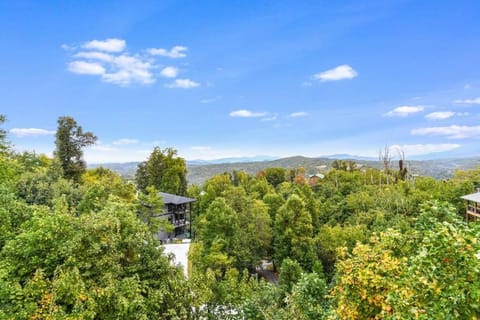 Incredible Mountain Views! Chalet Village Gatlinburg Chalet in Gatlinburg