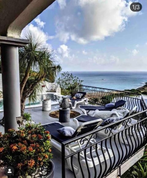 Your oasis with spectacular views and private pool Apartment in Sint Maarten