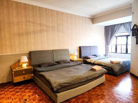 Molek -- Classic Spacious Serenity - 4BR3B - 13pax by Cowidea House in Johor Bahru