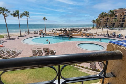 Sea view, Swimming pool, sunbed