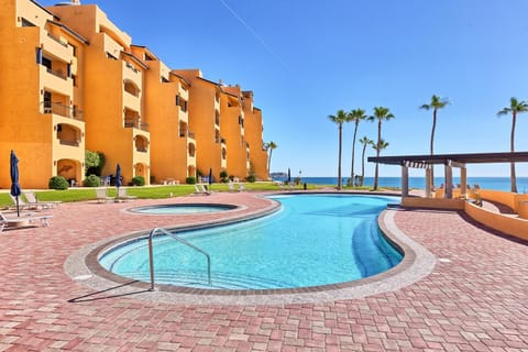 Property building, Sea view, Swimming pool, Swimming pool, sunbed