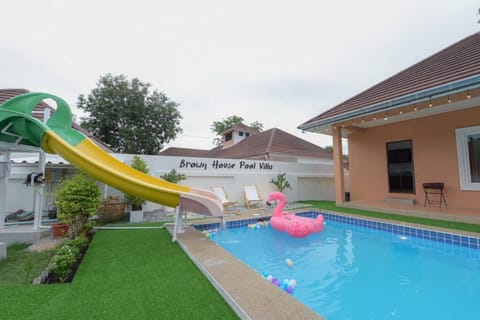 Brown House Poolvilla Pattaya Villa in Pattaya City