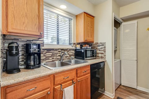 Walk to Pool and Lake Conroe Condo in Montgomery! Apartment in Lake Conroe