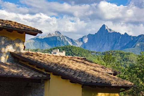 Nearby landmark, Natural landscape, Mountain view