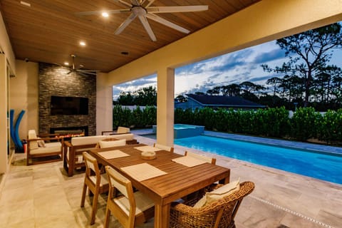 Balcony/Terrace, Swimming pool