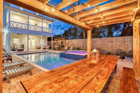 Beachin'-Crystal Beach-Private Pool+Spa House in Destin