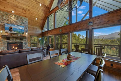 New Luxury Lodge - Gatlinburg - Mountain View! House in Gatlinburg