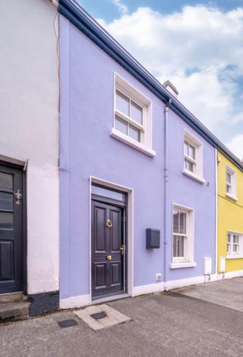 Property building, Day, Neighbourhood, Street view