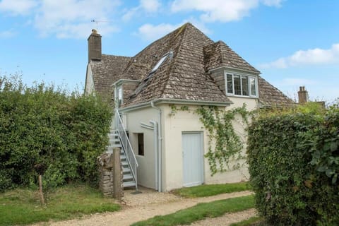 Charming Cotswold Loft House in Bibury