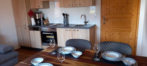 Coffee/tea facilities, stove