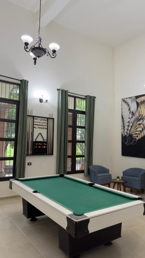 Billiard, Game Room