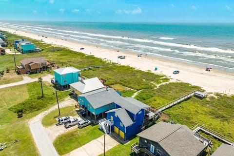 Oceanfront Home - Walk Out to Sand & Surf House in Surfside Beach