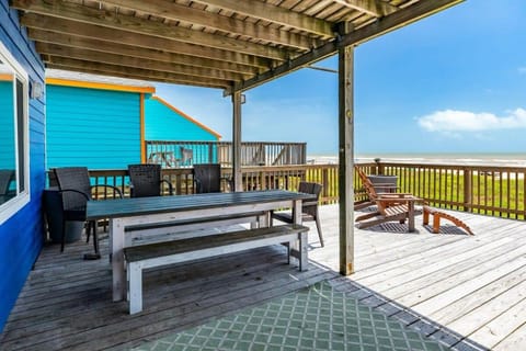 Oceanfront Home - Walk Out to Sand & Surf House in Surfside Beach