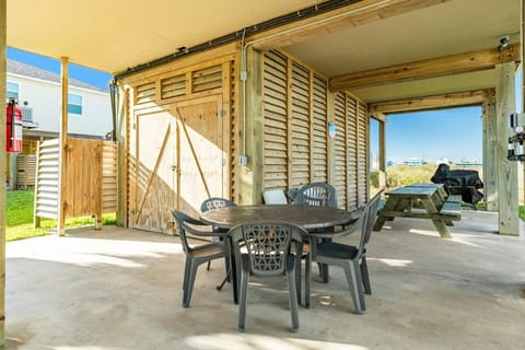 Breathtaking Island Views from Multiple Decks! House in Surfside Beach