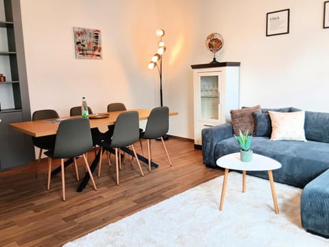 Ferienwohnung mit- E-Ladestation, nur 50m zum Hauptbahnhof, ruhig, Parterre, zentral, Hunde willkommen, Kinderausstattung vorhanden Apartment in Gotha