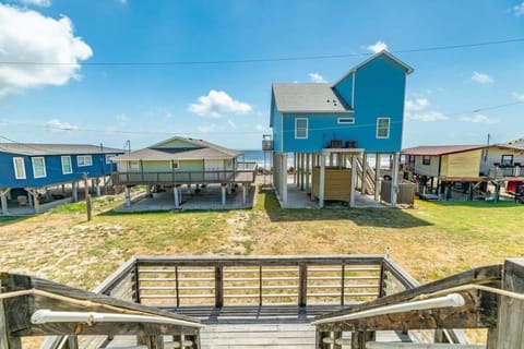 Filtered Ocean Views and Spectacular Surf Sounds! House in Alvin