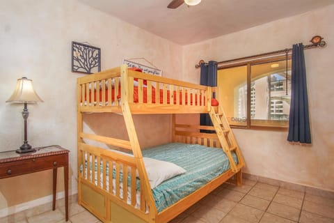 Bedroom, bunk bed