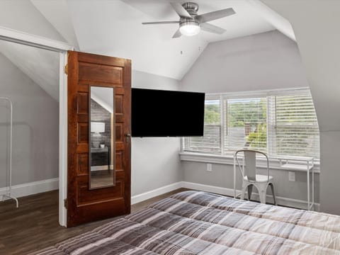 Oakland, Pittsburgh !F Unique and Stylish Private Bedroom with Private Bathroom Vacation rental in Pittsburgh