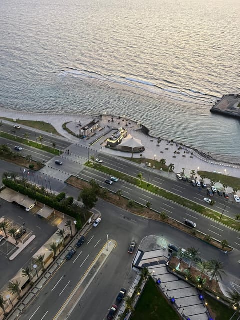 Day, Neighbourhood, Natural landscape, Bird's eye view, Balcony/Terrace, Beach, Lake view, Sea view, Location