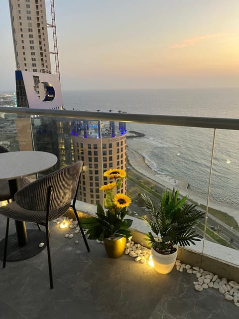 Balcony/Terrace, Landmark view