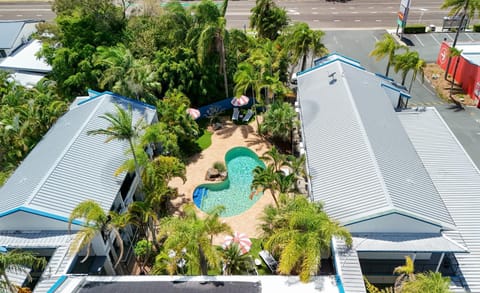 Property building, Bird's eye view, Swimming pool